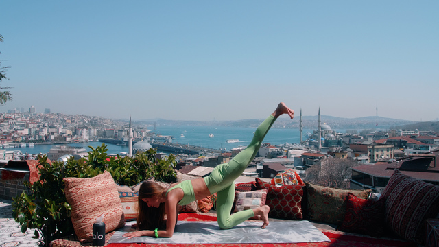 Alo Turkey Alo in the Wild: Turkey - 15-Minute Pilates Sculpt Party | ALO Wellness ...