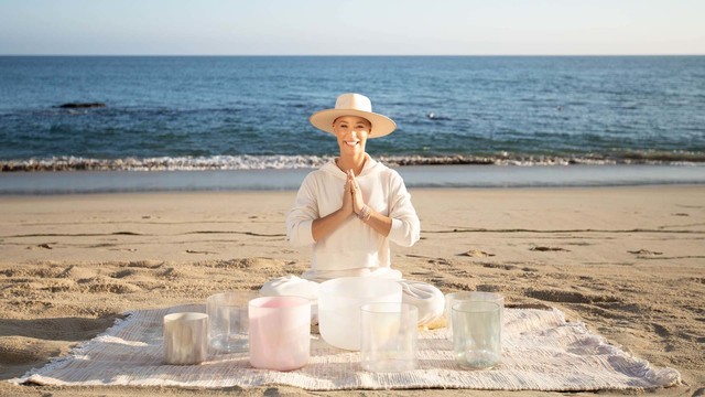 Susy Markoe Schieffelin's "Root Chakra: Ground" Online Video Workouts on ALO Wellness Club