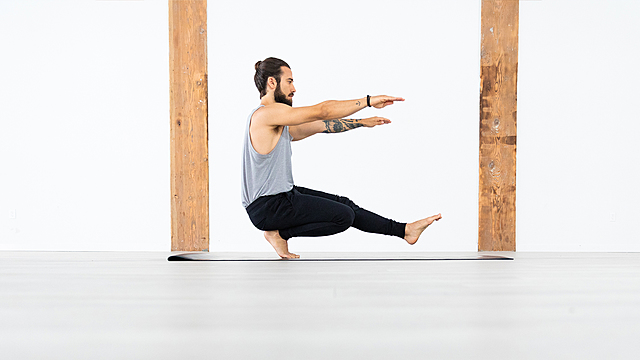 Patrick Beach's "Hands-Free Stability & Power" Online Video Workouts on ALO Wellness Club