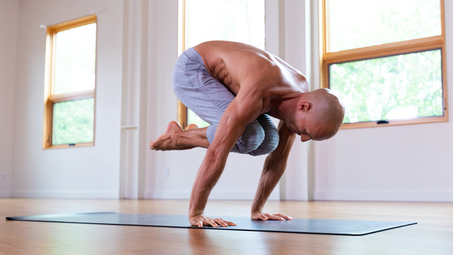 Honza Lafond's "Thunderbolt Handstand" Online Video Workouts on ALO Wellness Club