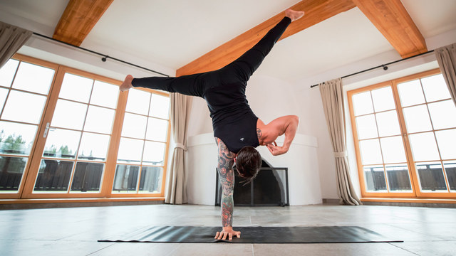 Dylan Werner's "Handstand Builder 3" Online Video Workouts on ALO Wellness Club