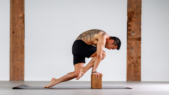 Hiro Landazuri's "Functional Core" Online Video Workouts on ALO Wellness Club