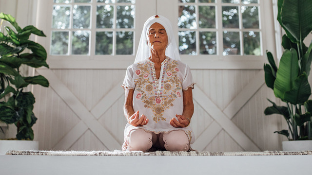 Gurmukh Kaur Khalsa's "Developing Courage" Online Video Workouts on ALO Wellness Club