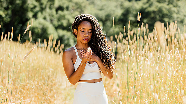 Phyllicia Bonanno's "Abundance & Light: Citrine Meditation" Online Video Workouts on ALO Wellness Club