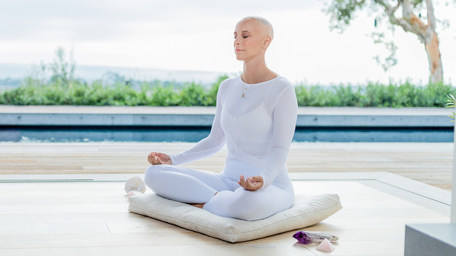 Susy Markoe Schieffelin's "Kirtan Kriya: Mental Balance" Online Video Workouts on ALO Wellness Club