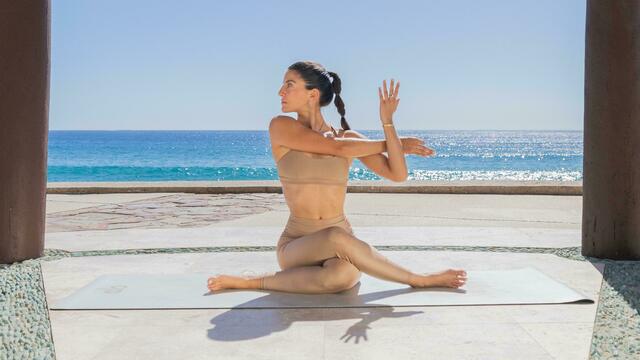 Annie Moves's "Torsiones para Desintoxicar" Online Video Workouts on ALO Wellness Club