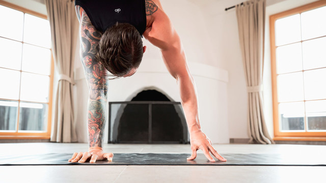 Dylan Werner's "Handstand Builder 2" Online Video Workouts on ALO Wellness Club
