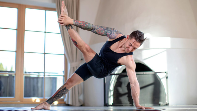 Dylan Werner's "Stability Flow" Online Video Workouts on ALO Wellness Club