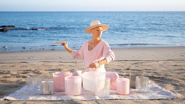 Susy Markoe Schieffelin's "Heart Chakra: Love" Online Video Workouts on ALO Wellness Club