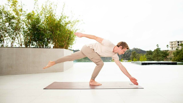 Josh Kramer's "15-Minute Leg Day" Online Video Workouts on ALO Wellness Club