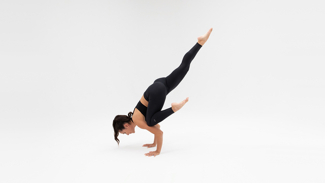 Briohny Smyth's "One-Legged Crow Pose" Online Video Workouts on ALO Wellness Club