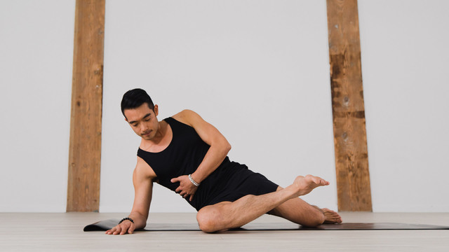 Hiro Landazuri's "Hip Mobility Flow" Online Video Workouts on ALO Wellness Club