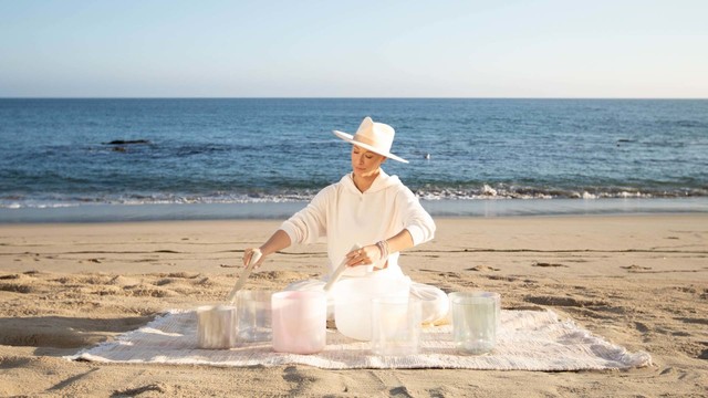 Susy Markoe Schieffelin's "Illuminating Trifold Breath" Online Video Workouts on ALO Wellness Club