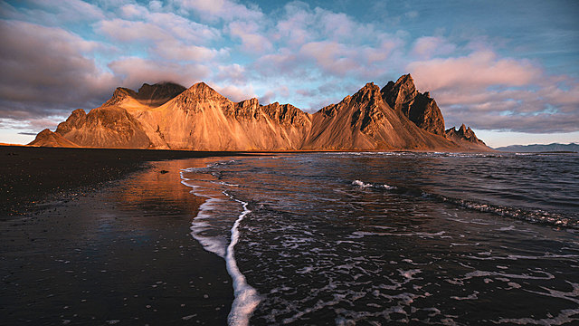 Jackie Stewart's "Iceland Meditation Journey" Online Video Workouts on ALO Wellness Club