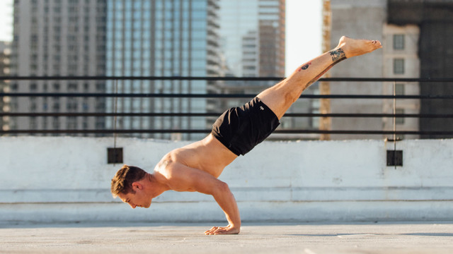 Dylan Werner's "The Daily 10s" Online Video Workouts on ALO Wellness Club